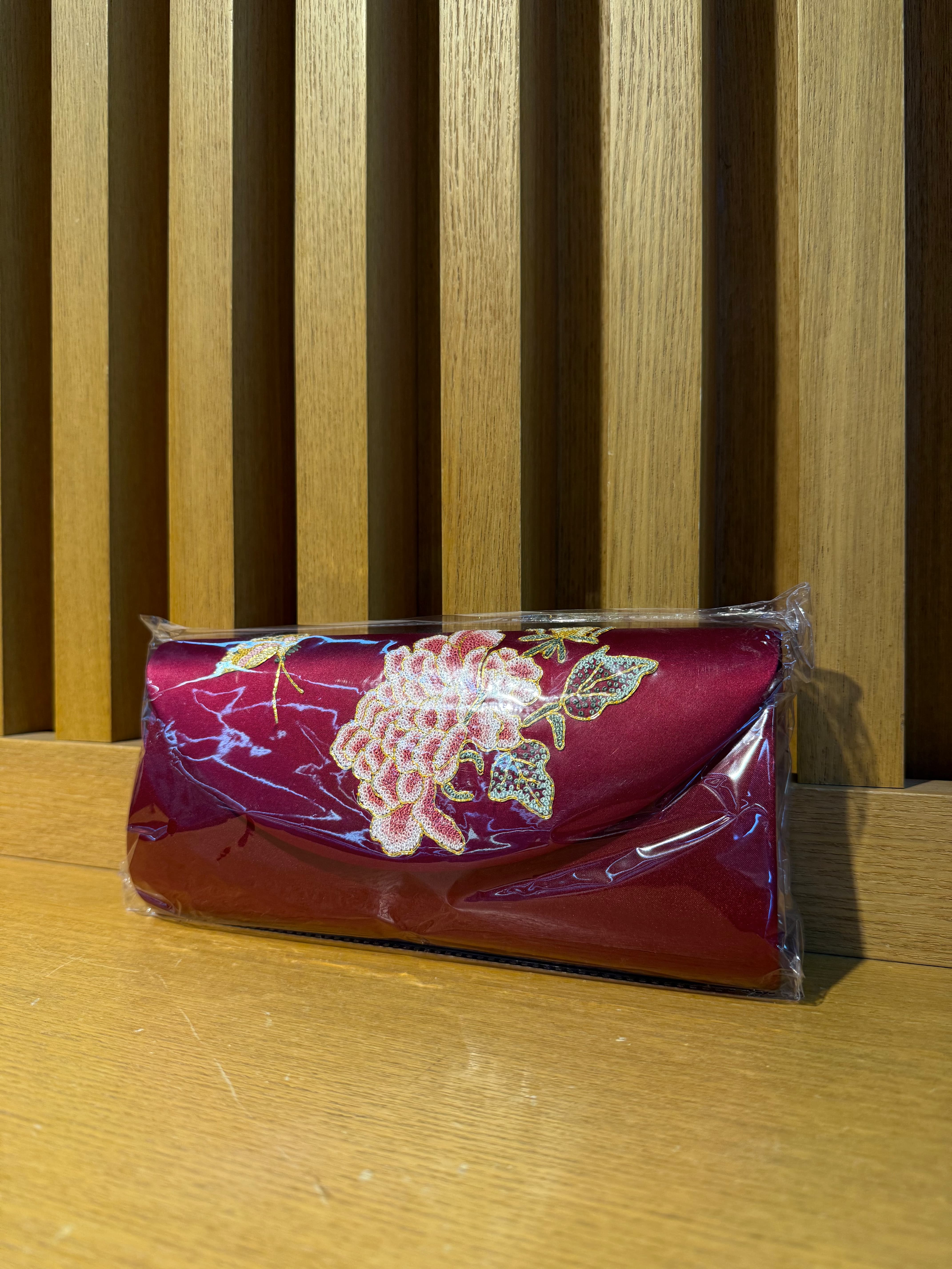 Luxury Handcrafted Shape Flower Silk Embroidery Red Handbag Three Piece Set Custom Logo Elegant Fine Craft Gift