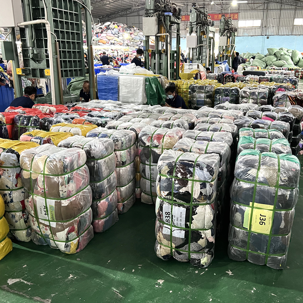 Factory Wholesale Used Branded Clothes in Bales