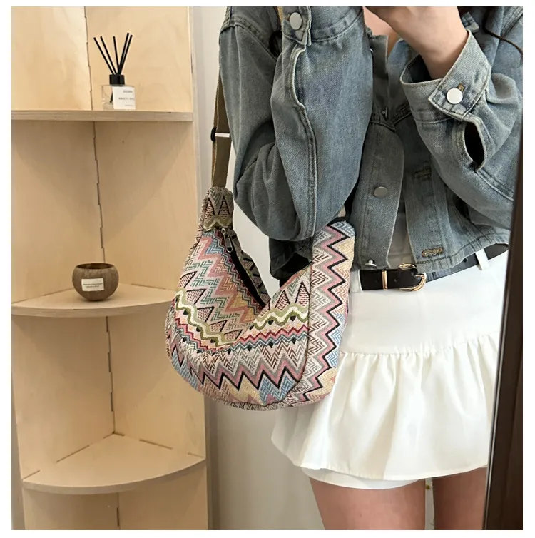 Crossbody Bag Details 4
