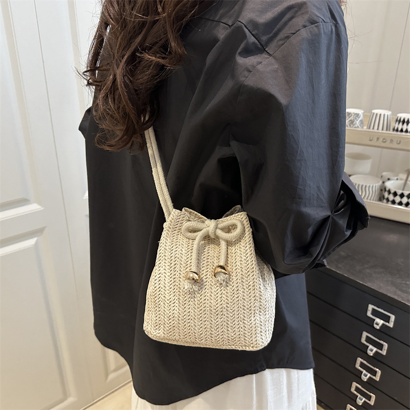 Xianghui Summer Beach Vacation Fashion Shoulder Chic Versatile Ins Lightweight Bucket Large Capacity Casual Shoulder Bag