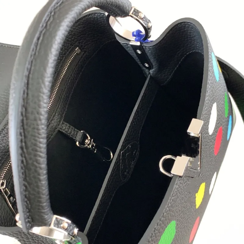 Detailed Photo 4