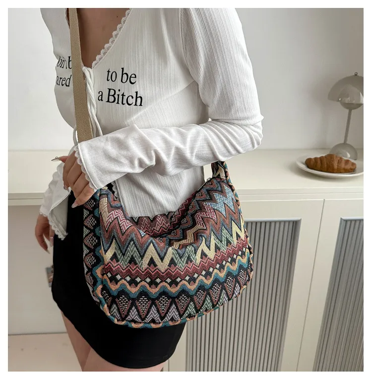 Crossbody Bag Details 1