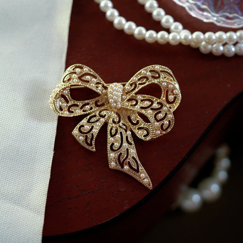 Retro Minimalist Brooch Baroque Brooch Accessories Retro Pearl Matte Brooch Women's Fashion Clothing Accessories