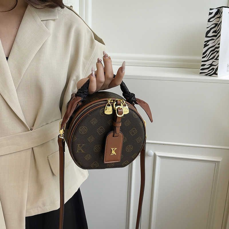 2026 New Elegant Round Bag, Women's European Fashionable Clutch, Single-Shoulder Crossbody Design, Luxurious Style Perfect for Any Occasion Bag
