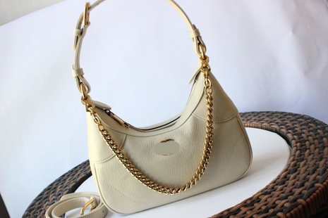 Elegant Clutch Bag for Casual Occasions