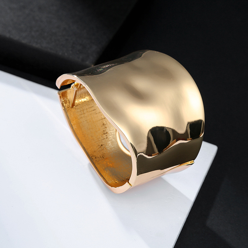 ODM Fashion New Arrival Statement Gold Geometry Simple Design Spring Wide Bracelets for Women