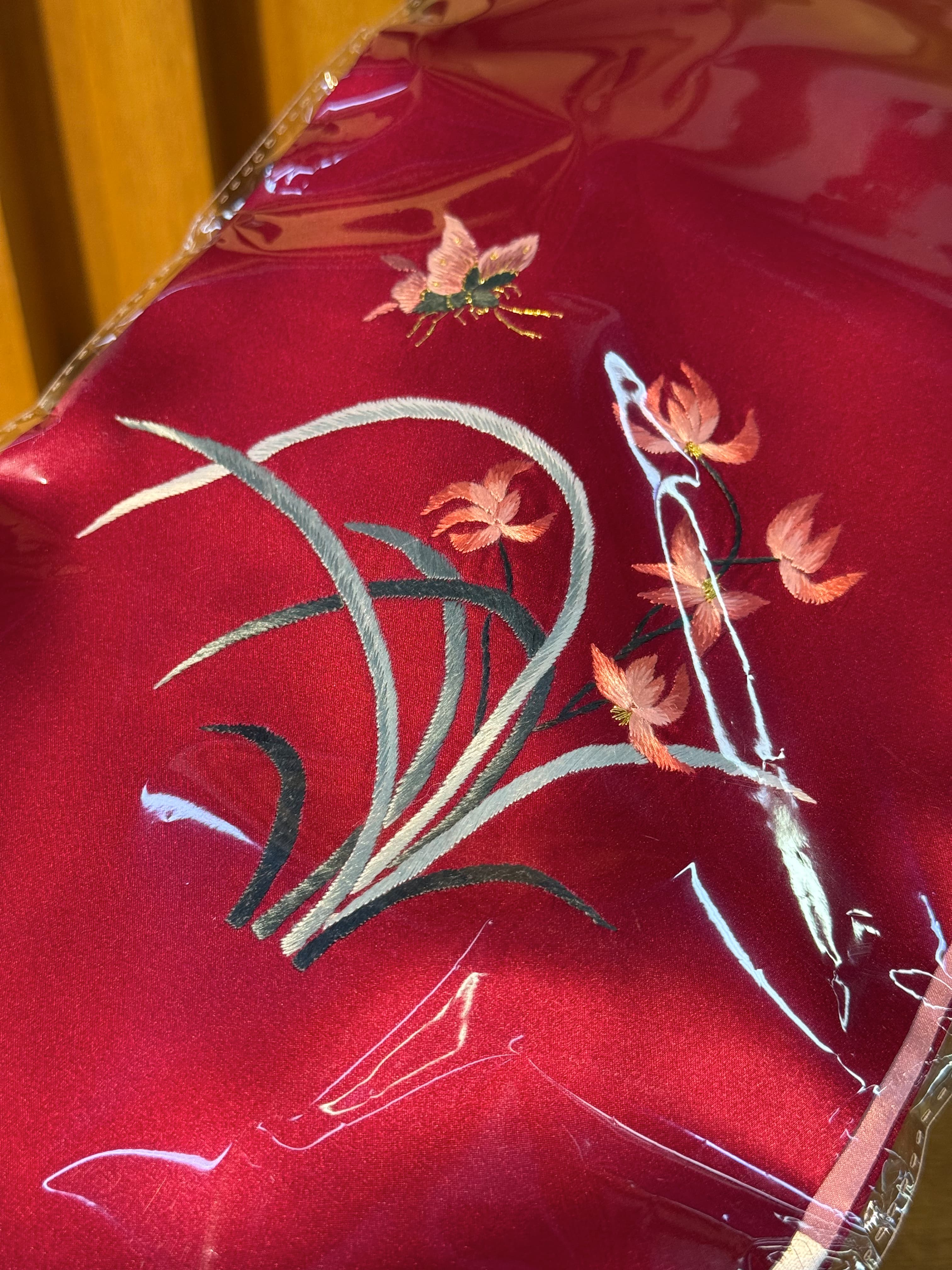 Luxury Handcrafted Shape Flower Silk Embroidery Red Handbag Three Piece Set Custom Logo Elegant Fine Craft Gift