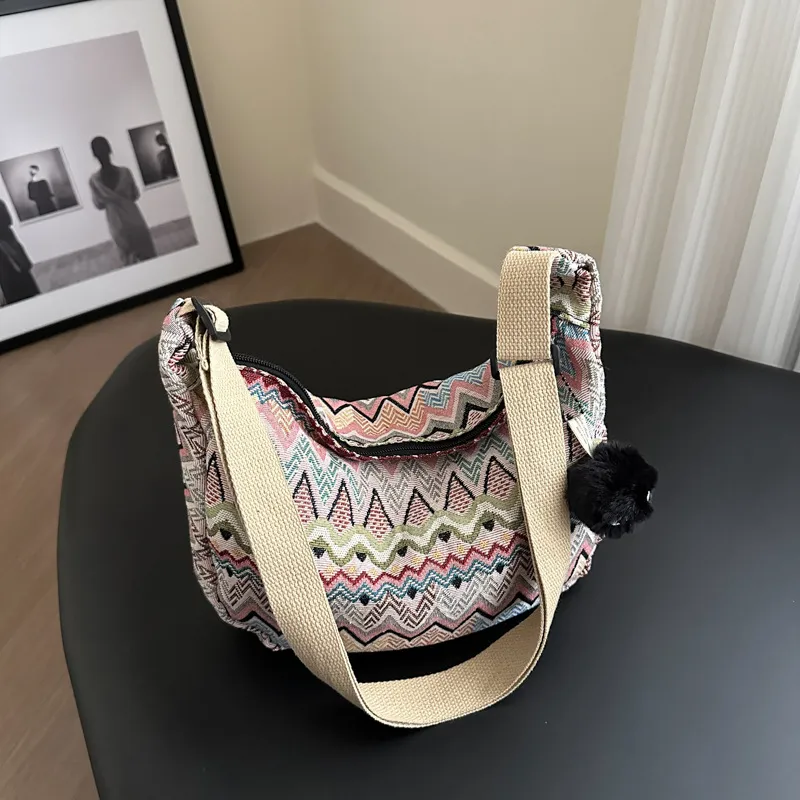 Crossbody Bag Details 5