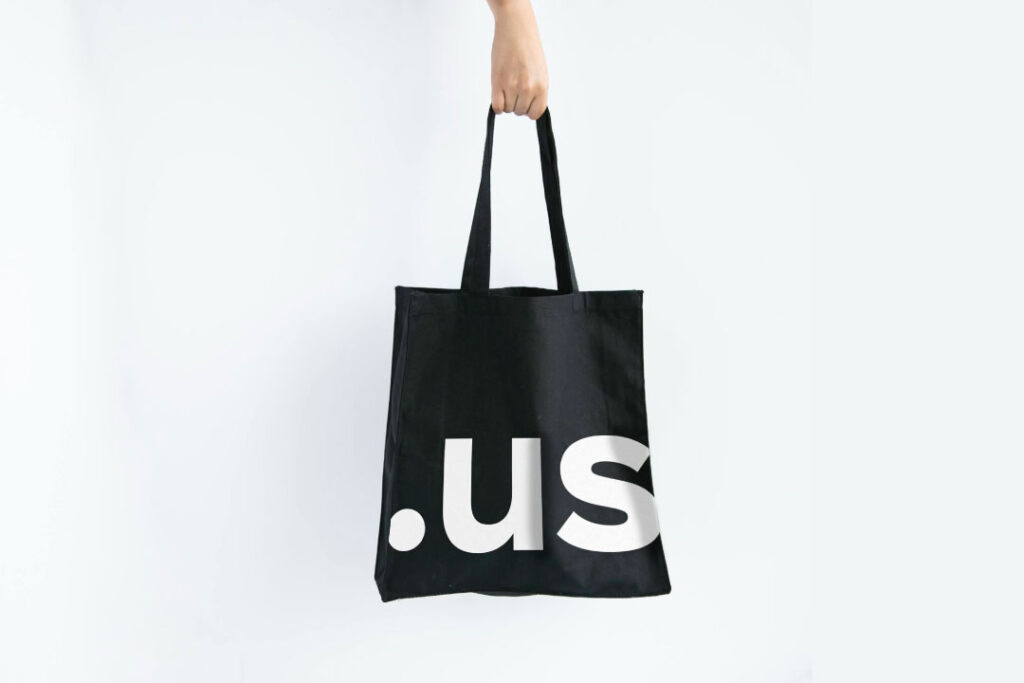Eco-Friendly Customizable Waterproof Travel Tote Bag for All Occasions