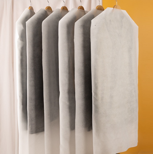 Non-Woven Dust Cover Eco-Friendly Reusable Garment Storage Bag for Suits &amp; Clothes with Custom Logo Printing Lady Fashion