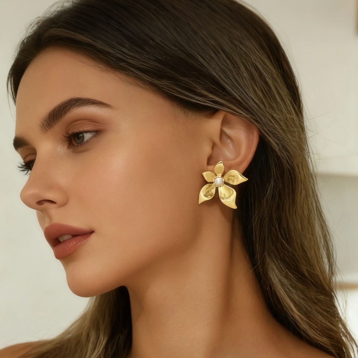 HL OEM/ODM Trendy Flower Retro Style Imitation Pearl High-End Feeling 18K Gold Plated Stainless Steel Stud Earrings