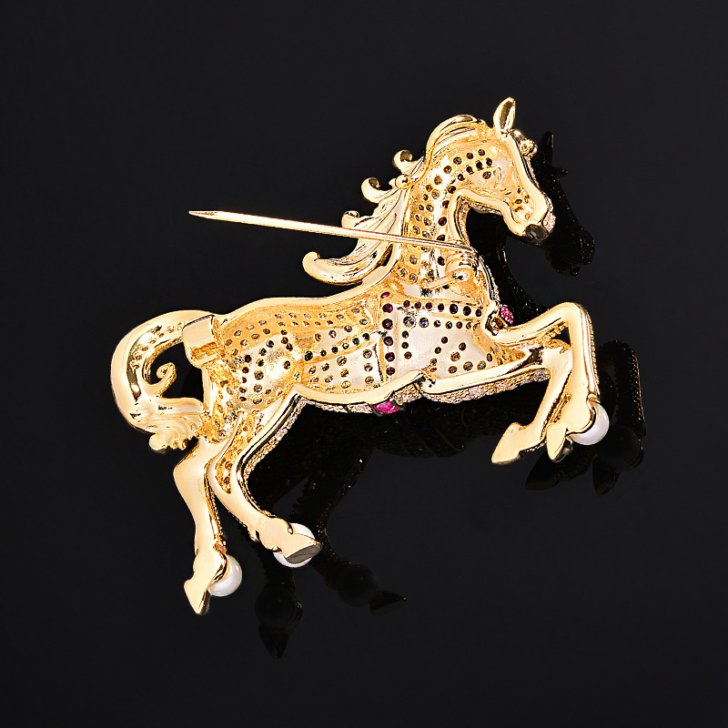 Fashion Entry Luxury Zodiac Horse Brooch Copper Gold Plated Zircon Bead Pin High-end Women's Clothing Accessories