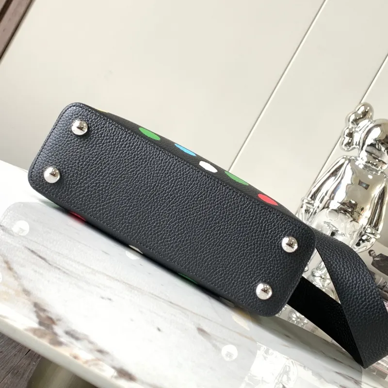 Detailed Photo 6