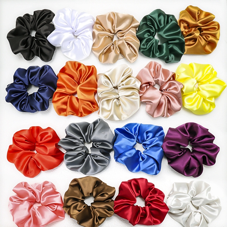 Shiny Satin Pleated Plain Dyed Modern Hair Scrunchies Factory Price Custom Logo Luxury Ponytail Holder Elastic Hair Bands