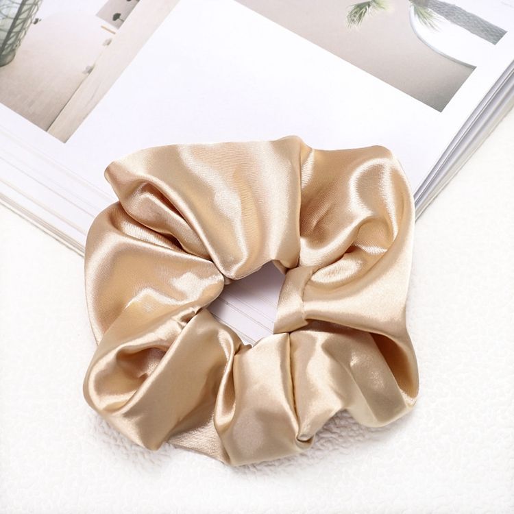Shiny Satin Pleated Plain Dyed Modern Hair Scrunchies Factory Price Custom Logo Luxury Ponytail Holder Elastic Hair Bands