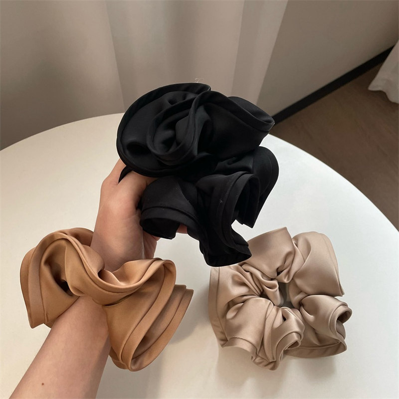 Elegant scrunchie detail 10