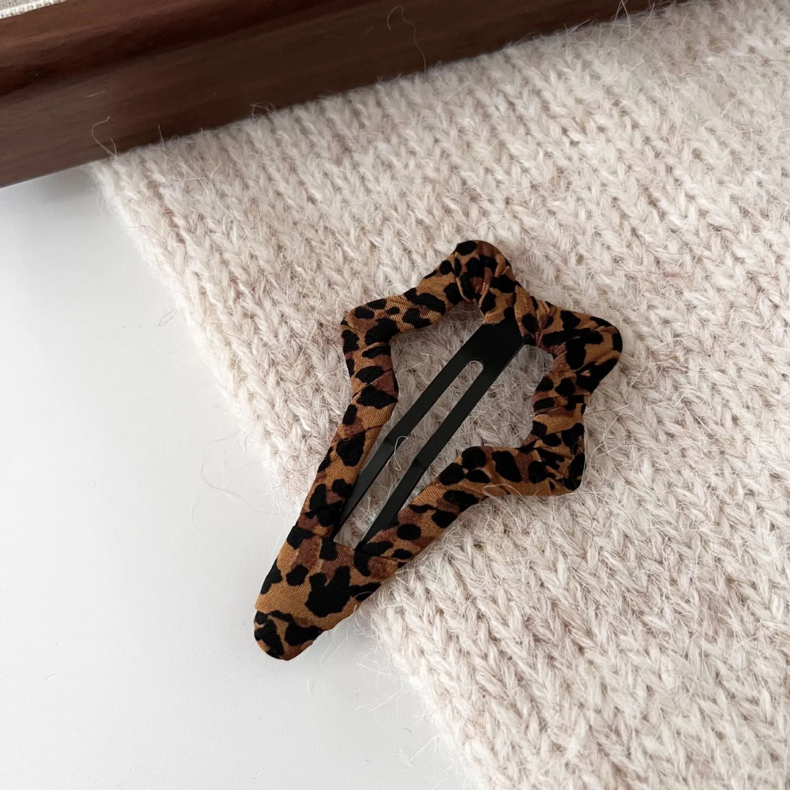 Polk Leather Pentagram Leopard Print Autumn and Winter Hair Clip, Broken Hair Clip, Hair Accessory Manufacturer Direct Sales