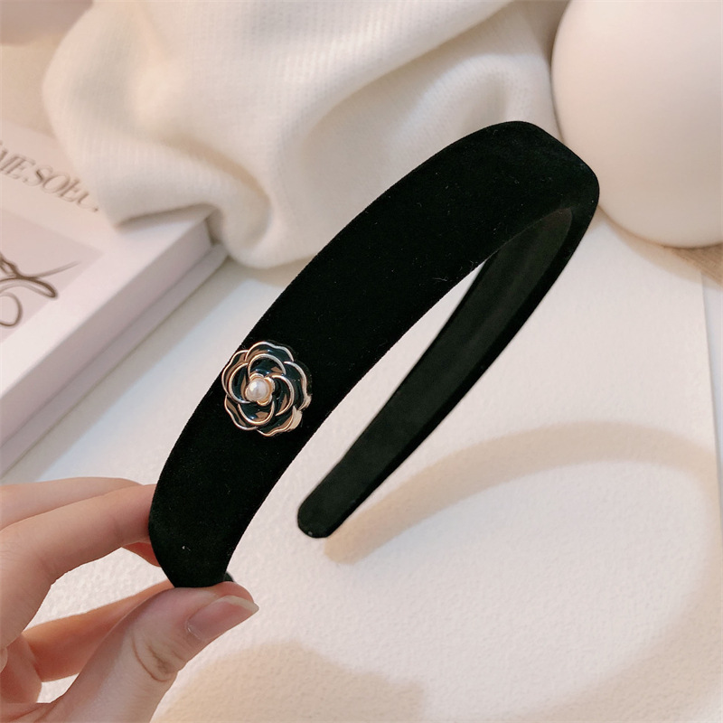 Luxury Velvet Hair Accessories Set | Wedding Party Hairbands with Pearl &amp; Gold Decor | Custom OEM Wholesale