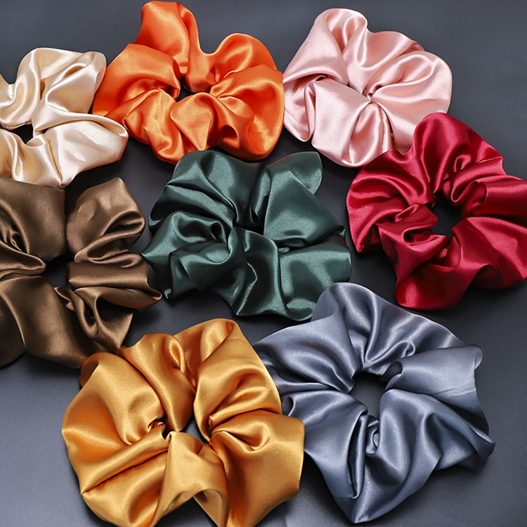 Shiny Satin Pleated Plain Dyed Modern Hair Scrunchies Factory Price Custom Logo Luxury Ponytail Holder Elastic Hair Bands