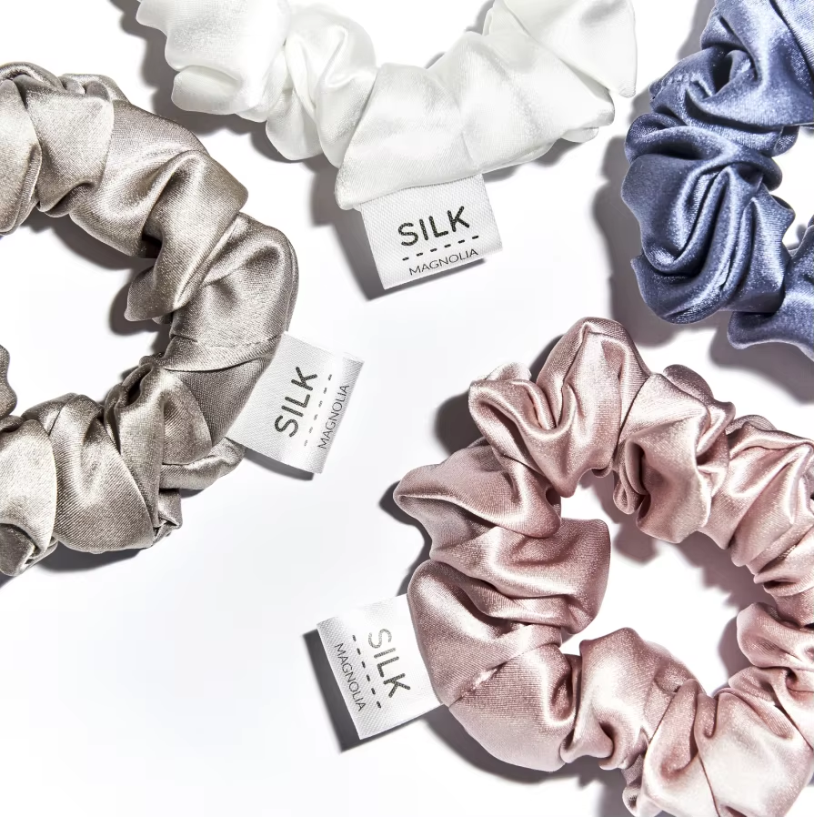 New Designer Hair Scrunchies Wholesale Fashion Custom Label Girls Hair Accessories OEM Satin Silk Hair Scrunchies