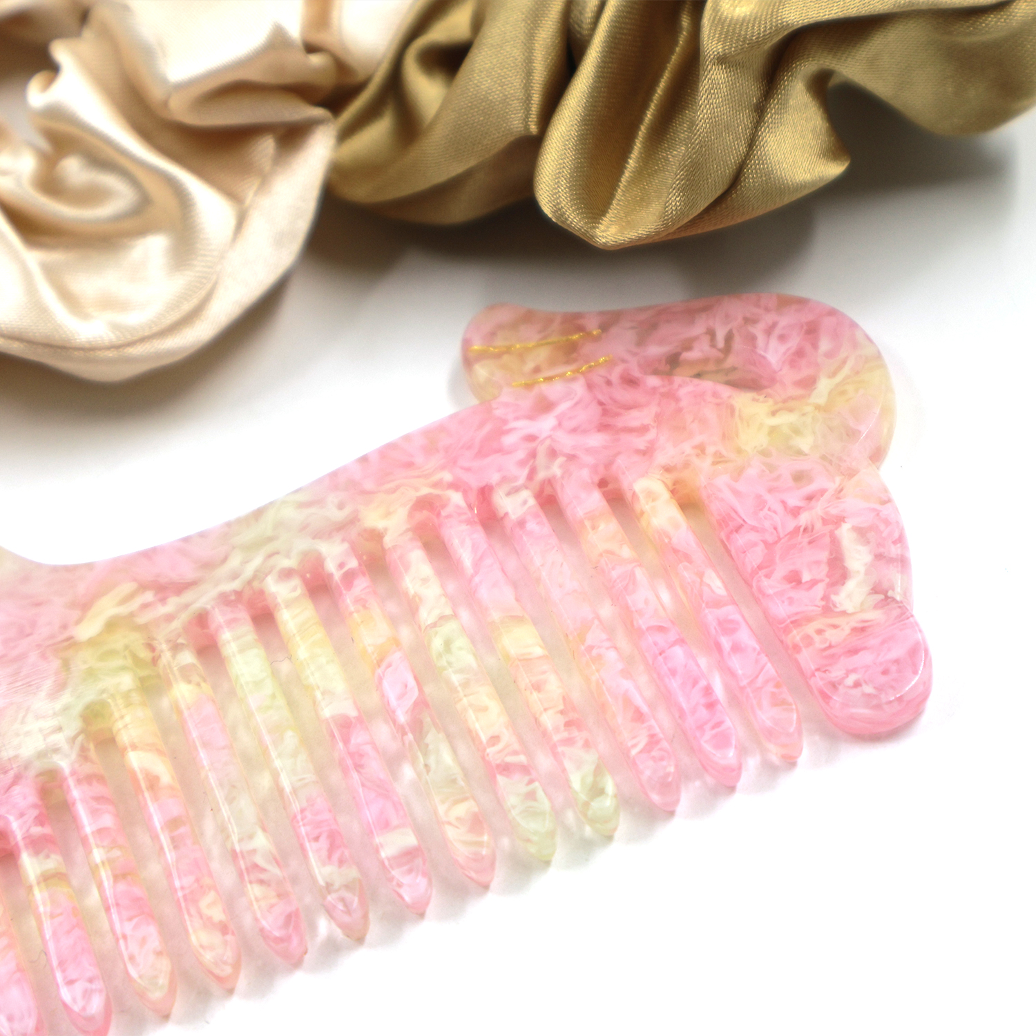 Wholesale Eco Friendly Cute Pink Puppy Shape Acetate Wide Tooth Detangling Hair Comb European American Style Custom Logo OEM ODM