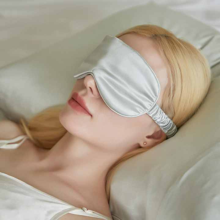 Good Supplier Luxury Sleep Satin Eye Mask And Scrunchies Gift Set Custom Box Satin Silk Pillow Case Set For Men And Women
