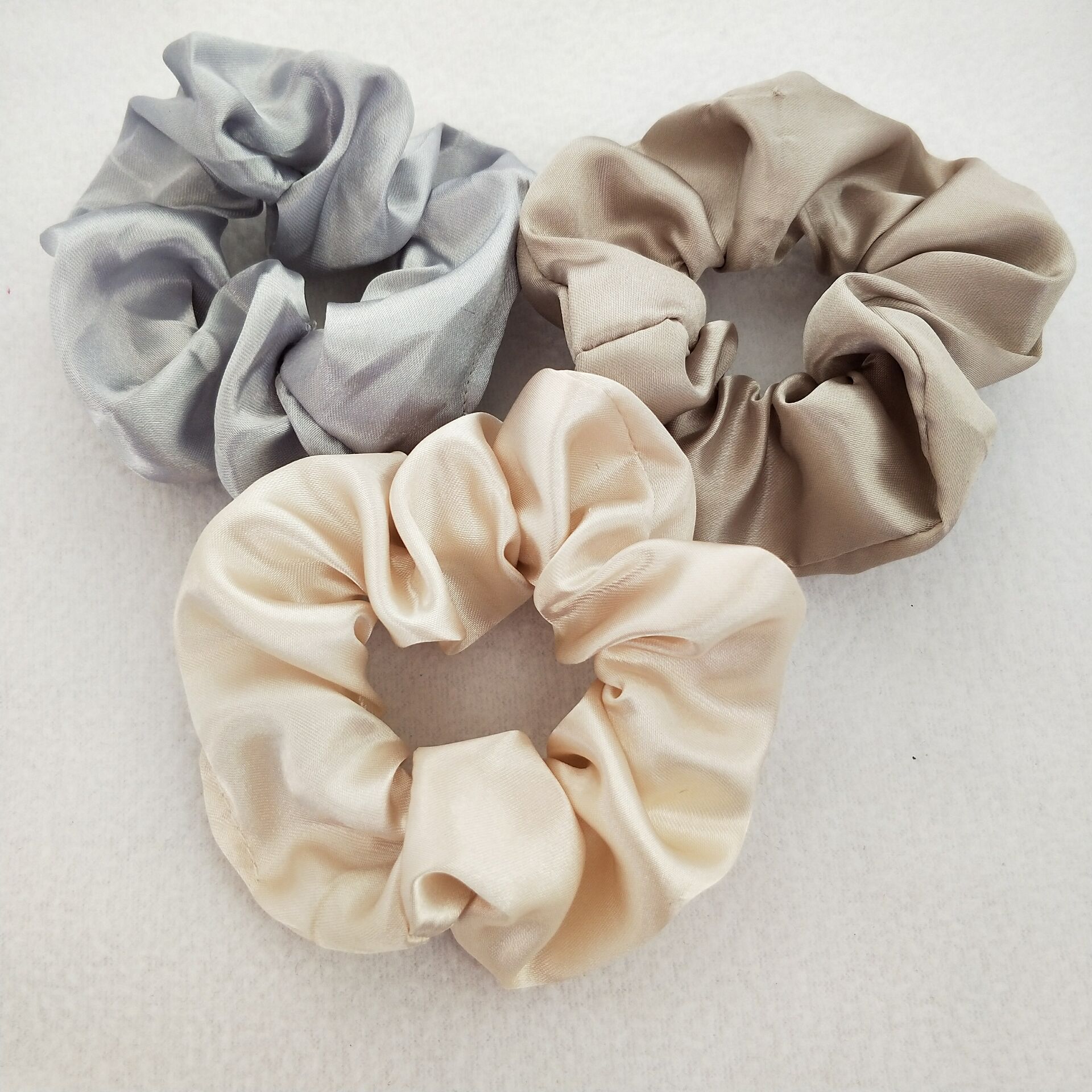 CLARMER Fashion Women Accessory Bulk Elastic Hair Ties Custom 50 Solid Satin Hair Bands Girls Wholesale Silk Hair Scrunchies