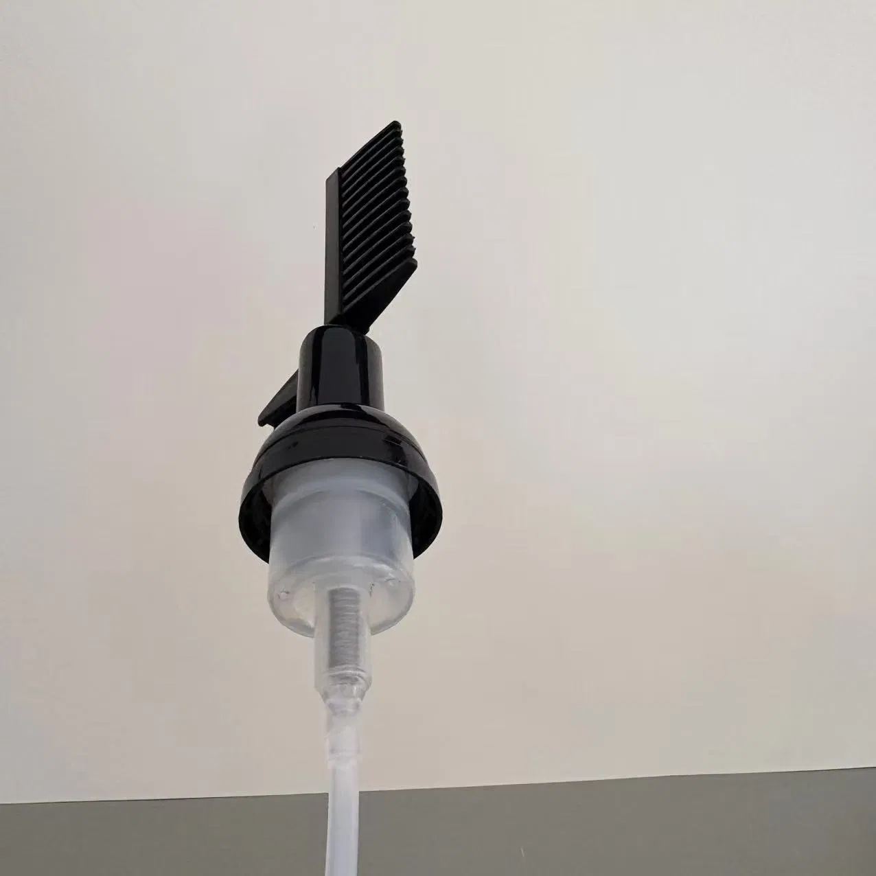 Best-Selling 2-in-1 Root Hair Dye Applicator Bottles with Comb, Pump Cap and Regular Cap