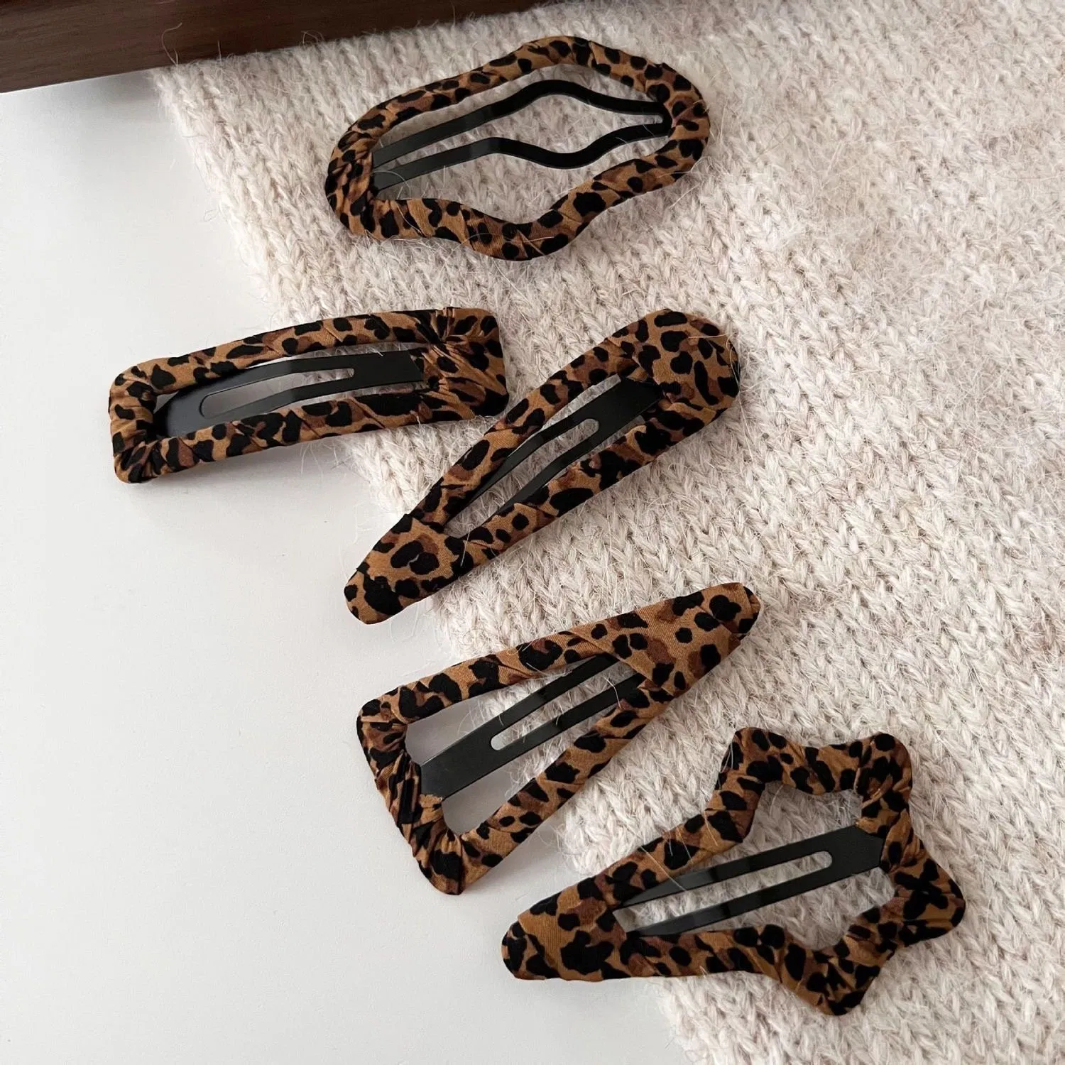 Polk Leather Pentagram Leopard Print Autumn and Winter Hair Clip, Broken Hair Clip, Hair Accessory Manufacturer Direct Sales