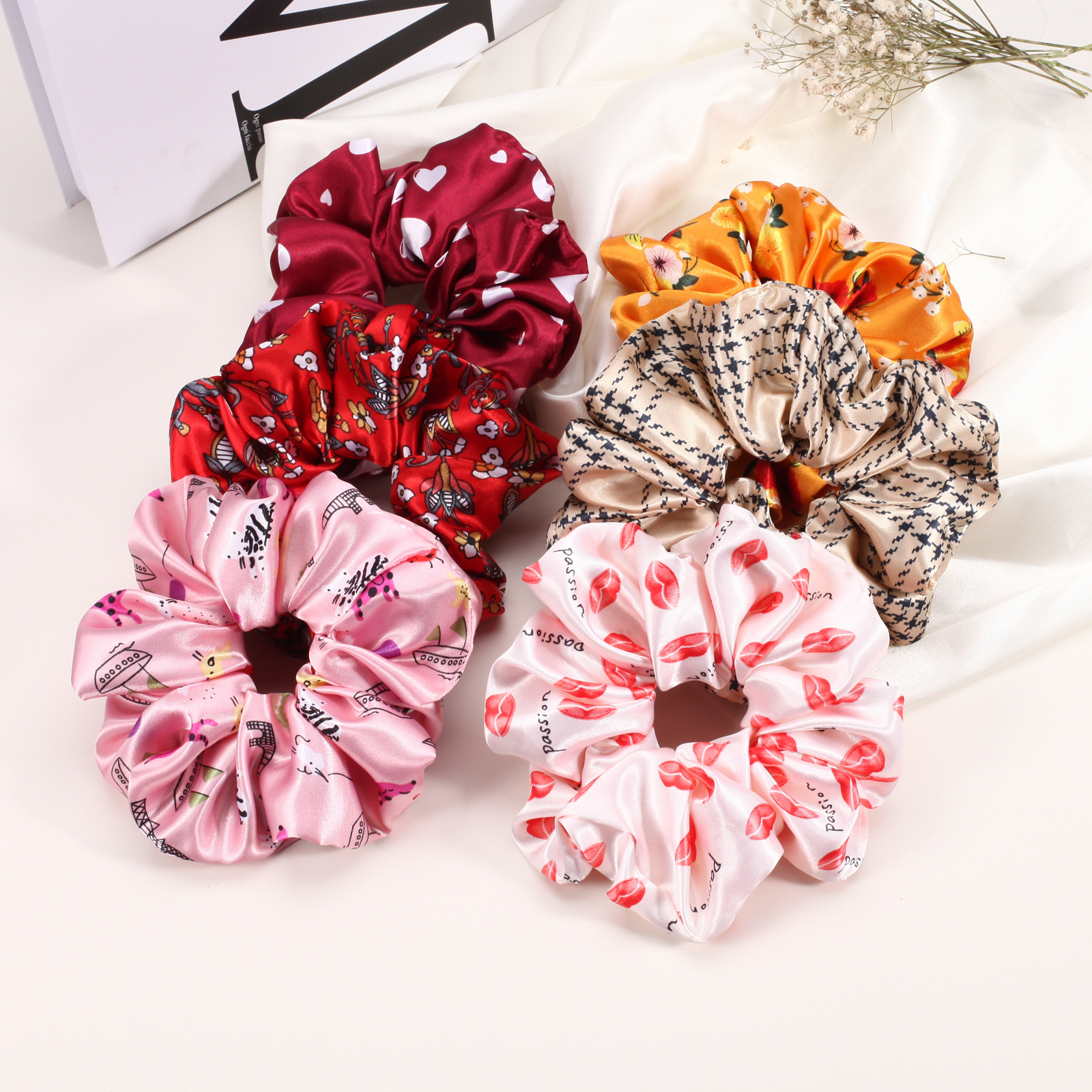 Factory Customization Women Daily Hair Scrunchies Promotion Activities Gifts Silk Solid Colors Queen Size Hair Scrunchies