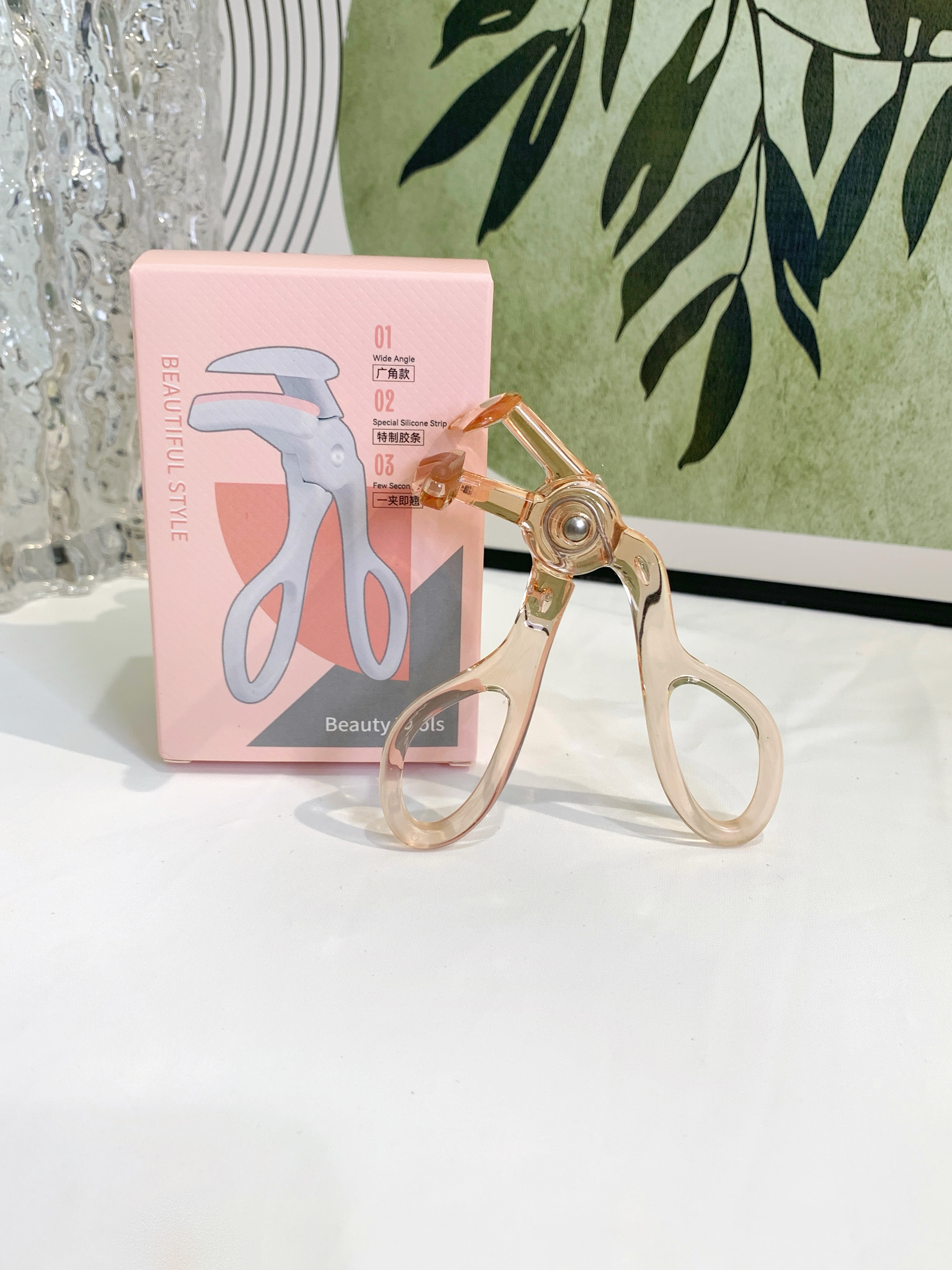 Eyelash Curler Display 2