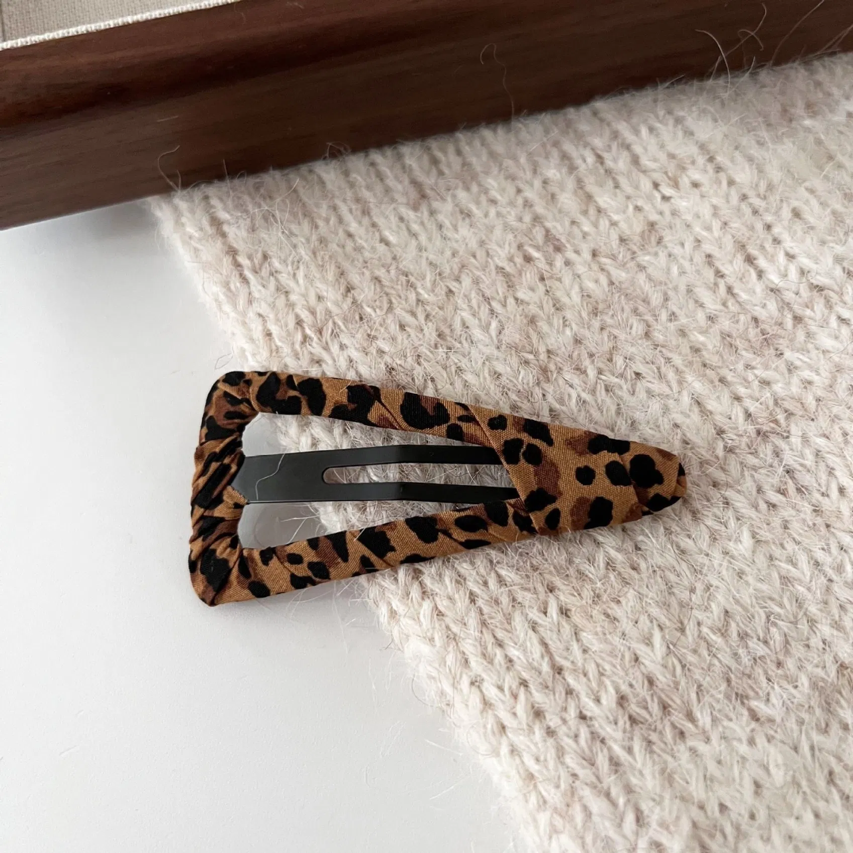 Polk Leather Pentagram Leopard Print Autumn and Winter Hair Clip, Broken Hair Clip, Hair Accessory Manufacturer Direct Sales