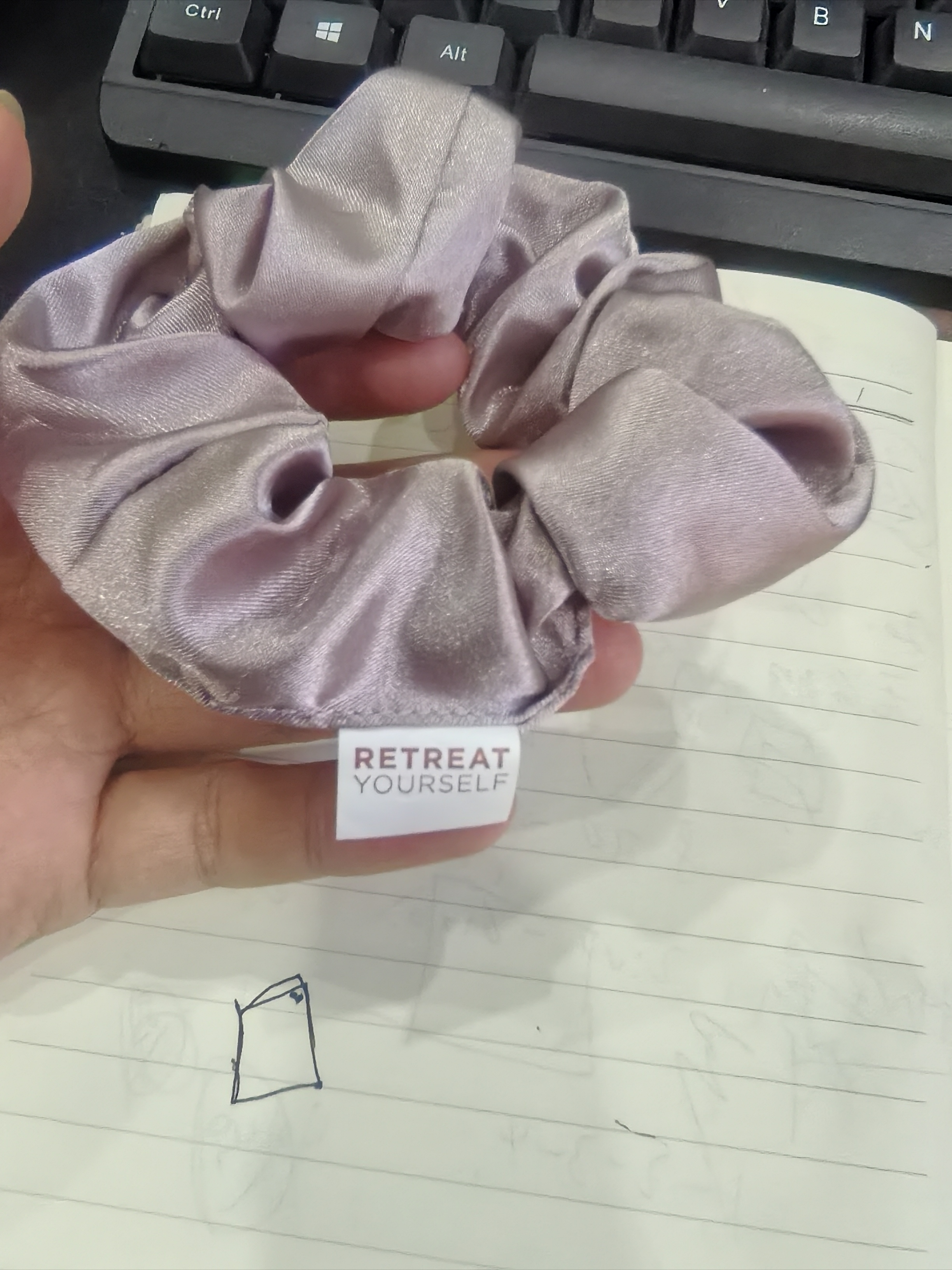 New Designer Hair Scrunchies Wholesale Fashion Custom Label Girls Hair Accessories OEM Satin Silk Hair Scrunchies