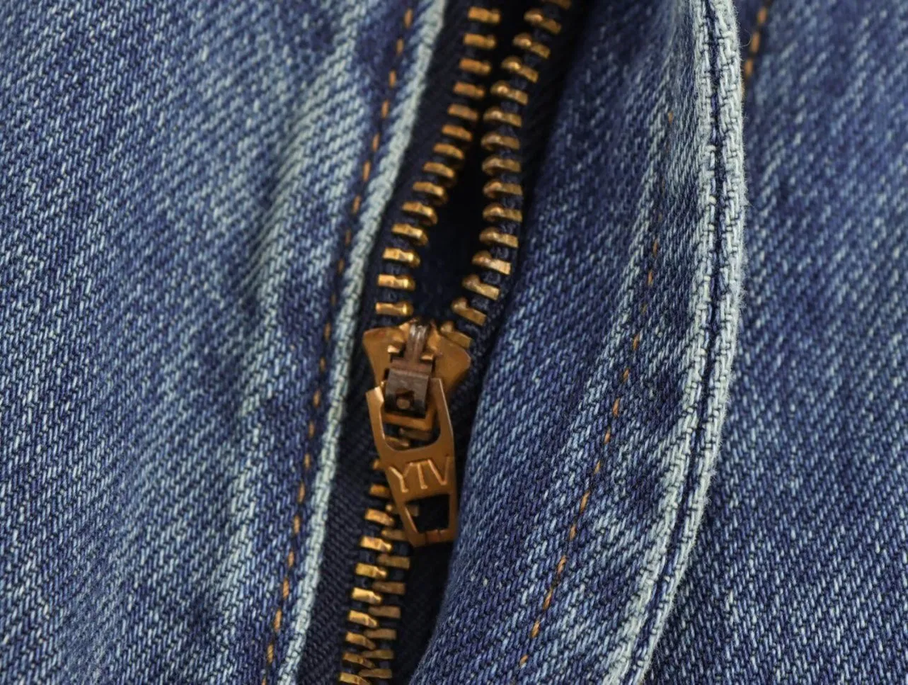 Customized Elegant Wide-Leg Jeans with High Waist for Stylish Outfits