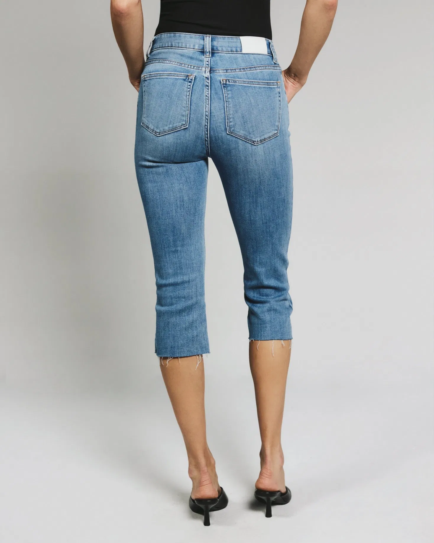 Women Summer Cropped Slim-Fit Jeans Light Wash Raw Hem Stretch Denim Pants