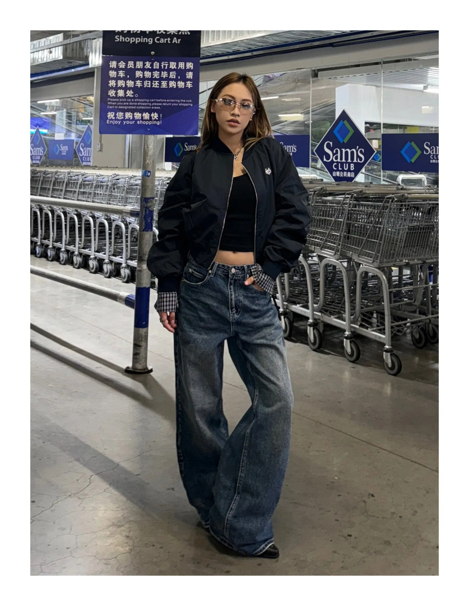 Trendy Women's Skinny Jeans with Distressed Details for Casual Chic