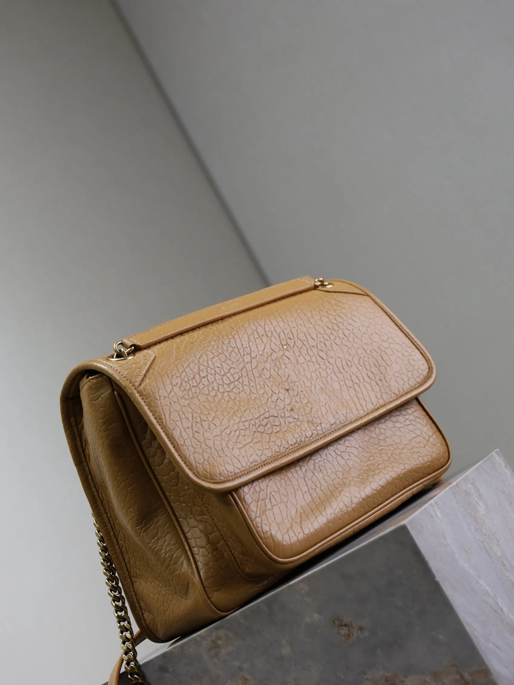 High-Quality Vintage Sheepskin Handbags From a Fashionable Brand Bag