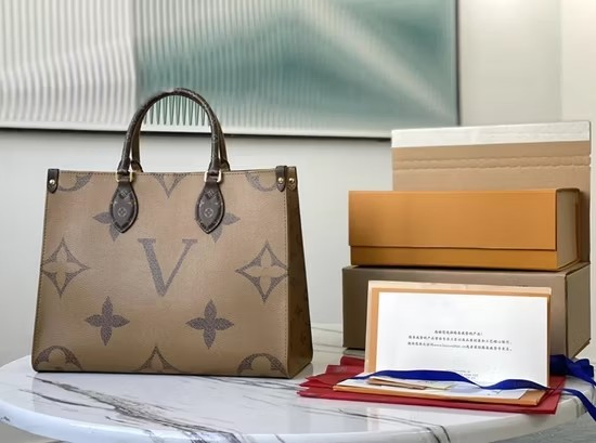 High Quality Brand Second Hand Black Cowhide Leather Old Flower Embossed Women's Shoulder Crossbody Handbag