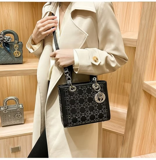 Fashion Ladies Tote Bag Vintage Leather Replica Online Store Large Capacity Luxury Popular Hot Bag 1: 1 Replica Online Store Shoulder Bag