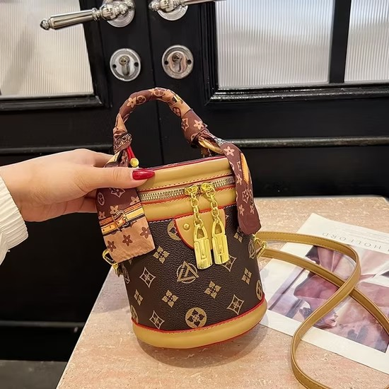 Women's Luxury High-End Designer Handbag Wallet Single Strap PU Leather with Zip Closure Waterproof Fashion Style Bag