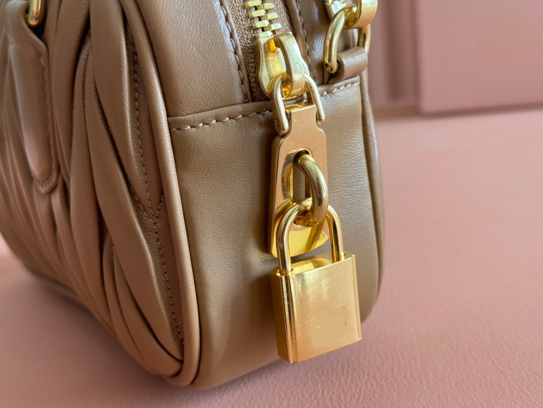 Hot-Selling High-Quality Caramel-Colored Sheepskin Small Bowling Bag Shoulder Bag