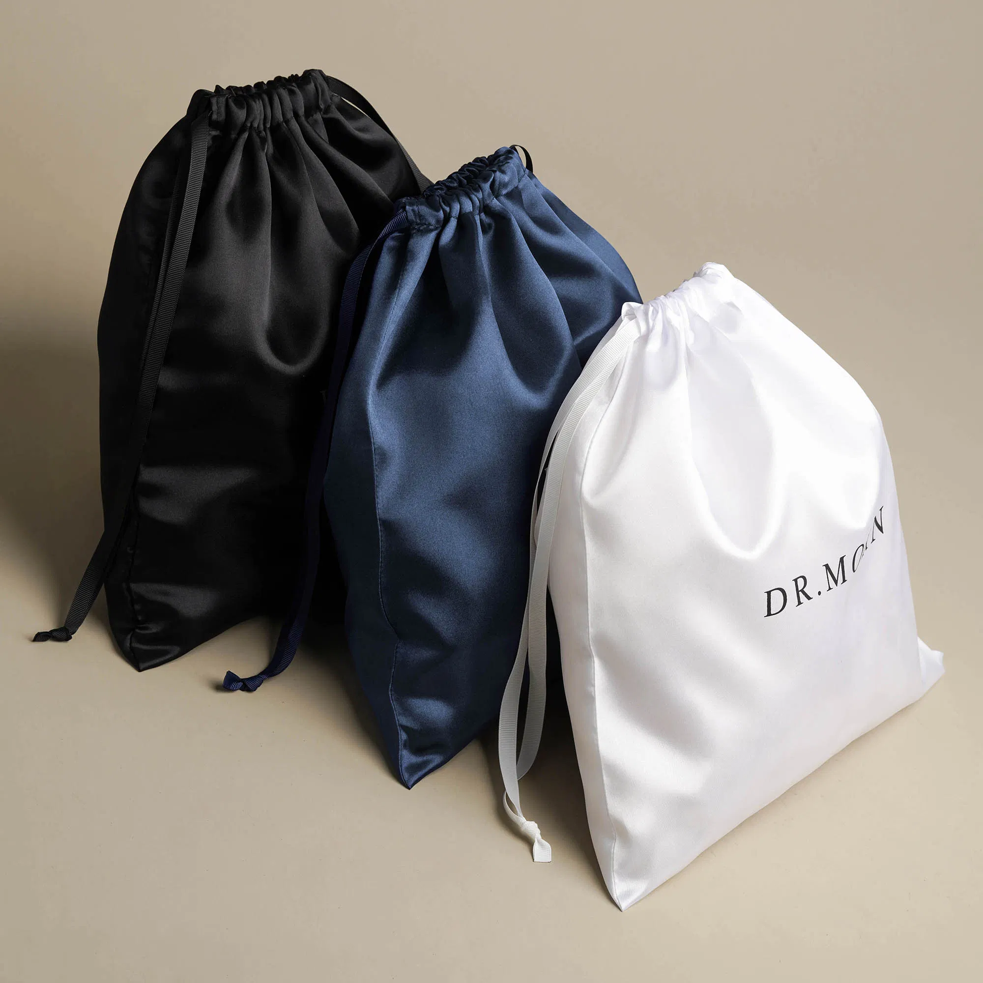 Pandasew Package 30X20cm White Customizable Satin Drawstring Bags: Dust Proof Storage for Clothing and Leather Goods Available in Multiple Sizes Custom Logo