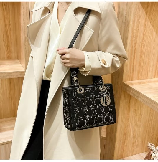 Fashion Ladies Tote Bag Vintage Leather Replica Online Store Large Capacity Luxury Popular Hot Bag 1: 1 Replica Online Store Shoulder Bag