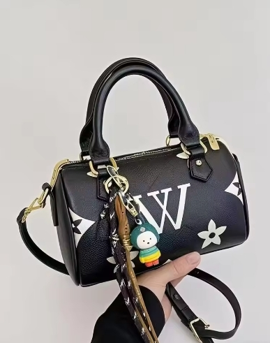 New Fashion PU Leather Pillow Bag for Women Zipper Chain Waterproof Versatile Ladies Crossbody Bag Women Shoulder Bag