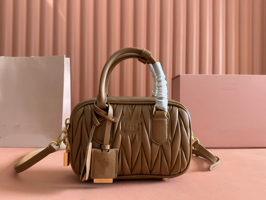 Hot-Selling High-Quality Caramel-Colored Sheepskin Small Bowling Bag Shoulder Bag