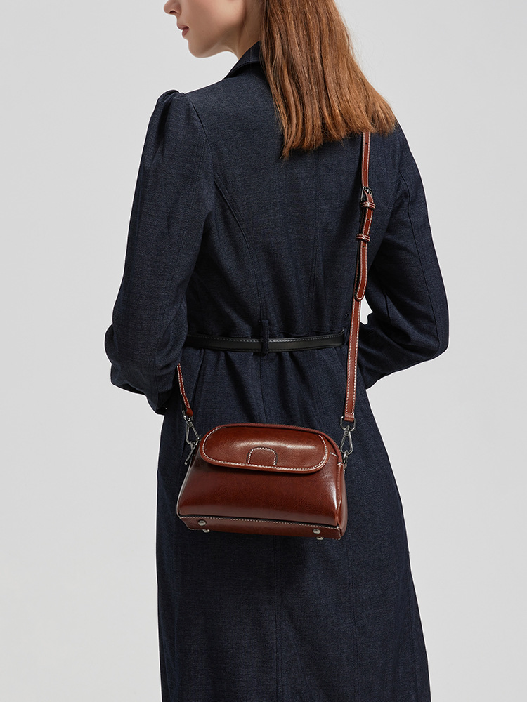 Vintage Oil-Waxed Genuine Leather Small Shoulder Crossbody Bag for Everyday Essential Purse