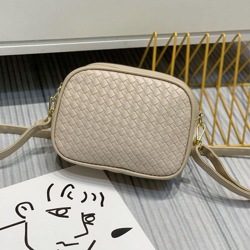 Custom High Quality Mini Woven Leather Bag for Ladies Vintage Style Crossbody Shoulder Bags for All Seasons Waterproof