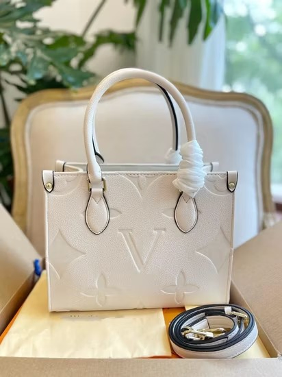 High Quality Brand Second Hand Black Cowhide Leather Old Flower Embossed Women's Shoulder Crossbody Handbag