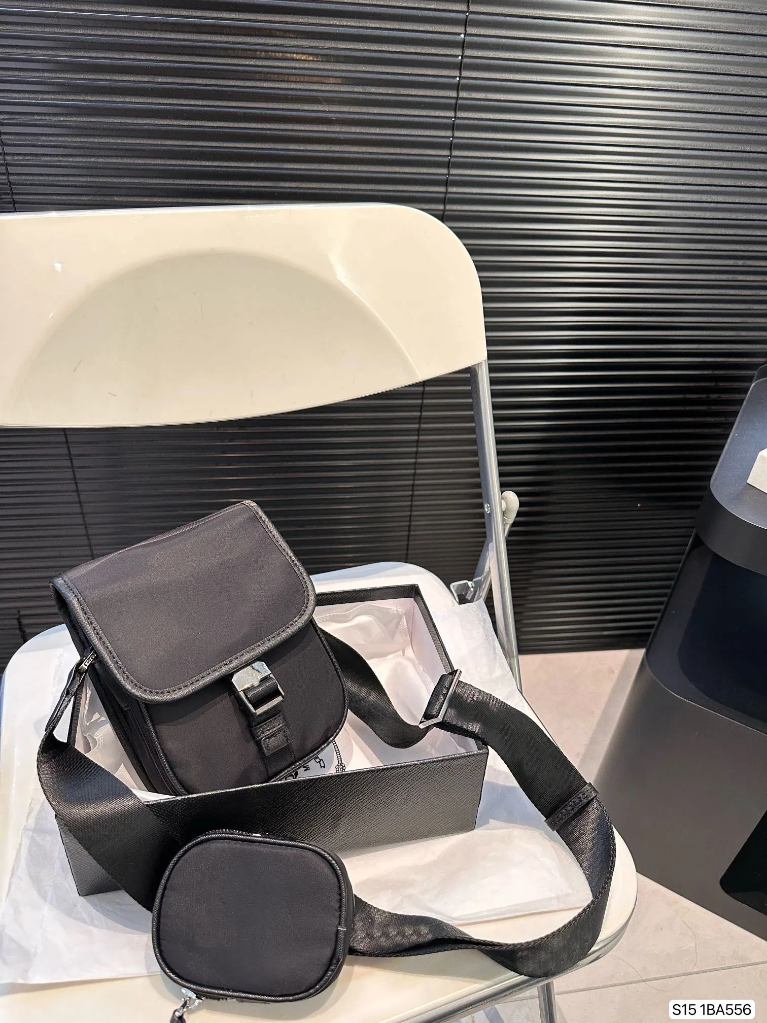 Designer Vintage Crossbody Bag Men Leather Waterproof Leather Messenger Bag