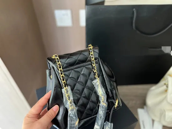 2025 New Oil Wax Sheepskin Backpack Black Diamond Chain Travel Bag Women's Bag